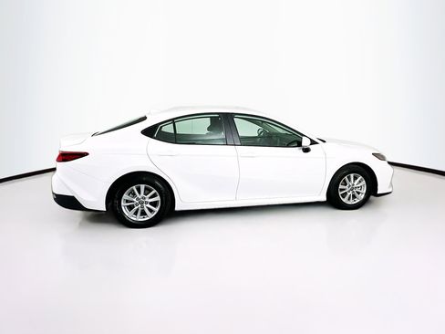 Used 2025 Toyota Camry LE image 10