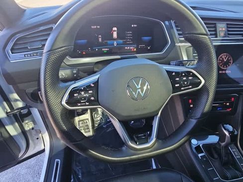 Used 2023 Volkswagen Tiguan SE R-Line image 15