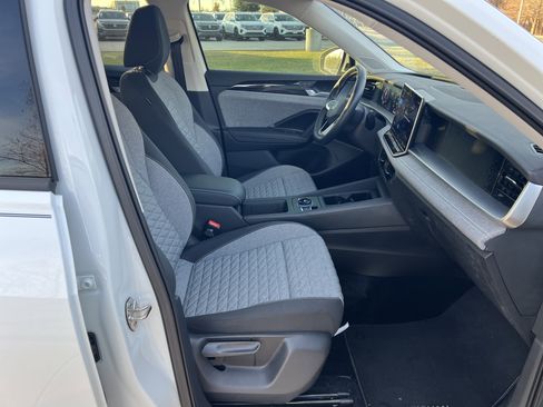 Certified 2025 Volkswagen Tiguan S image 27