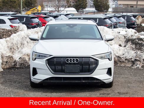 Used 2021 Audi e-tron Premium Plus w/ Premium Plus Package image 2