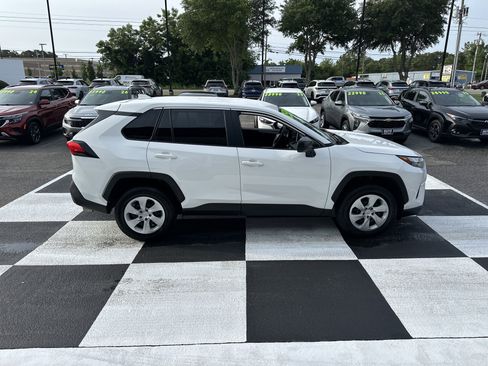 Used 2024 Toyota RAV4 LE AWD/4WD image 3