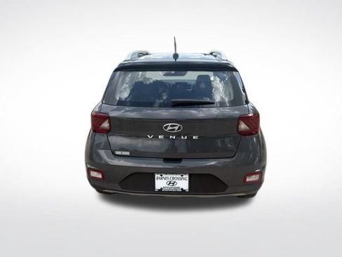 Used 2024 Hyundai Venue Limited FWD image 4