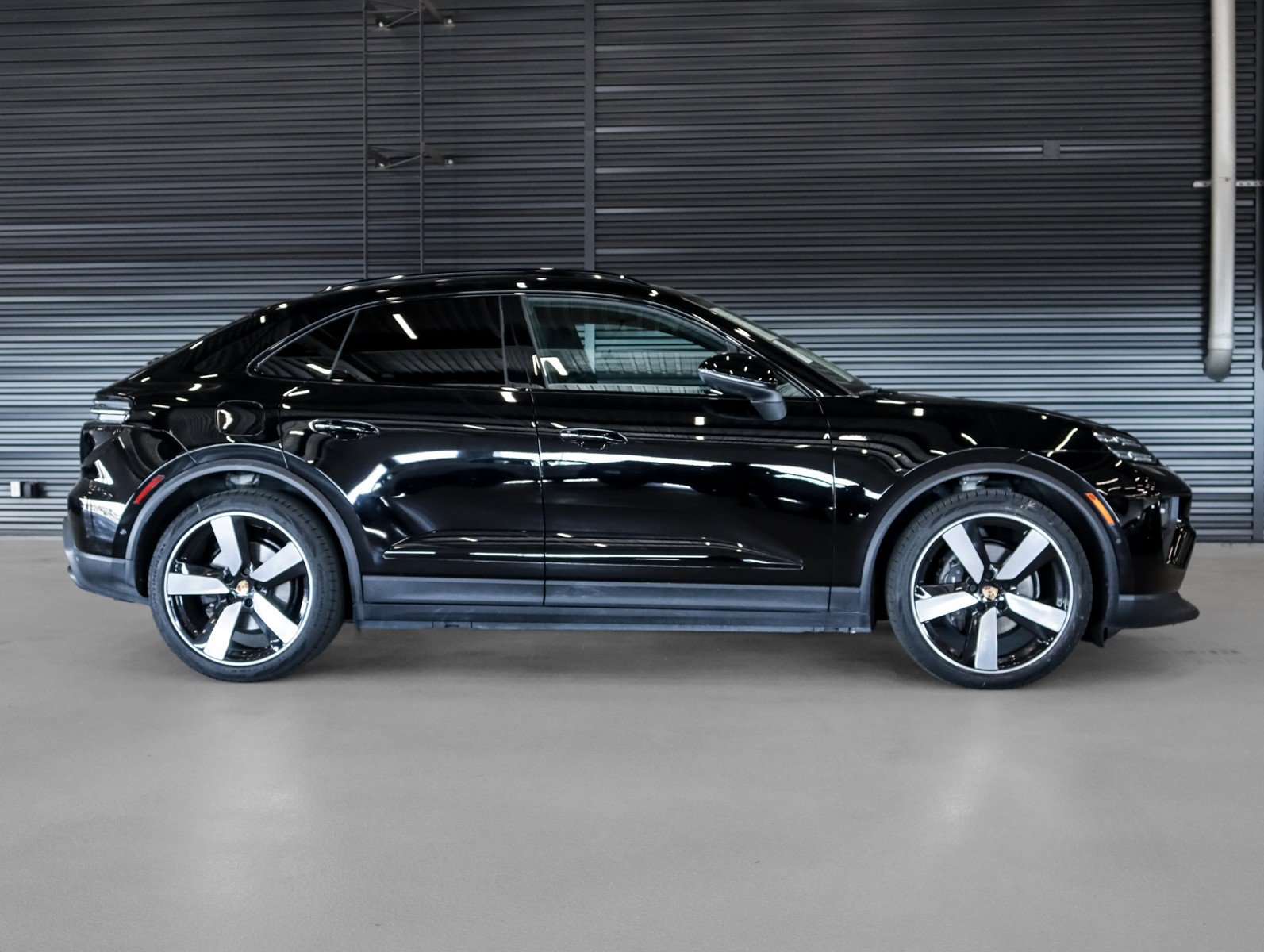 Certified 2024 Porsche Macan 4 Electric AWD/4WD image 11