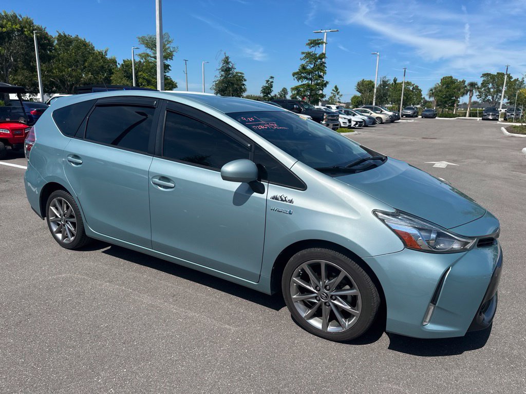 Used 2017 Toyota Prius V Five FWD image 6