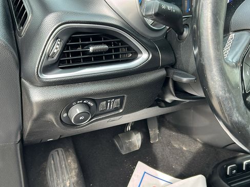 Used 2019 Chrysler Pacifica Touring Plus w/ S Appearance Package image 12