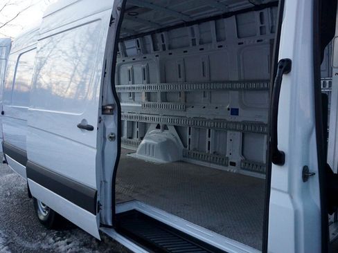 Used 2014 Freightliner Sprinter 2500 image 20