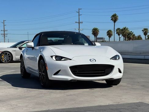Used 2025 MAZDA MX-5 Miata Grand Touring RWD image 3