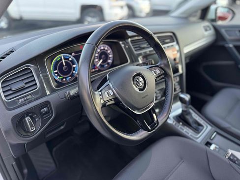 Used 2017 Volkswagen e-Golf SEL Premium w/ Driver Assistance Package image 10