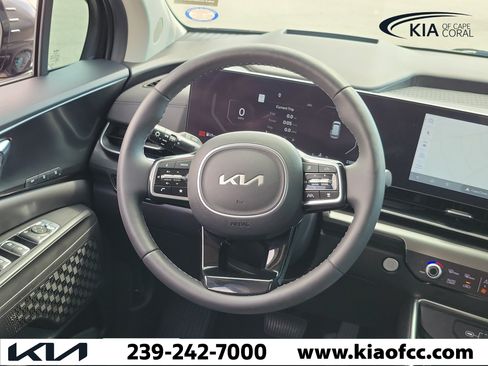 Certified 2025 Kia Carnival SX Prestige FWD image 17