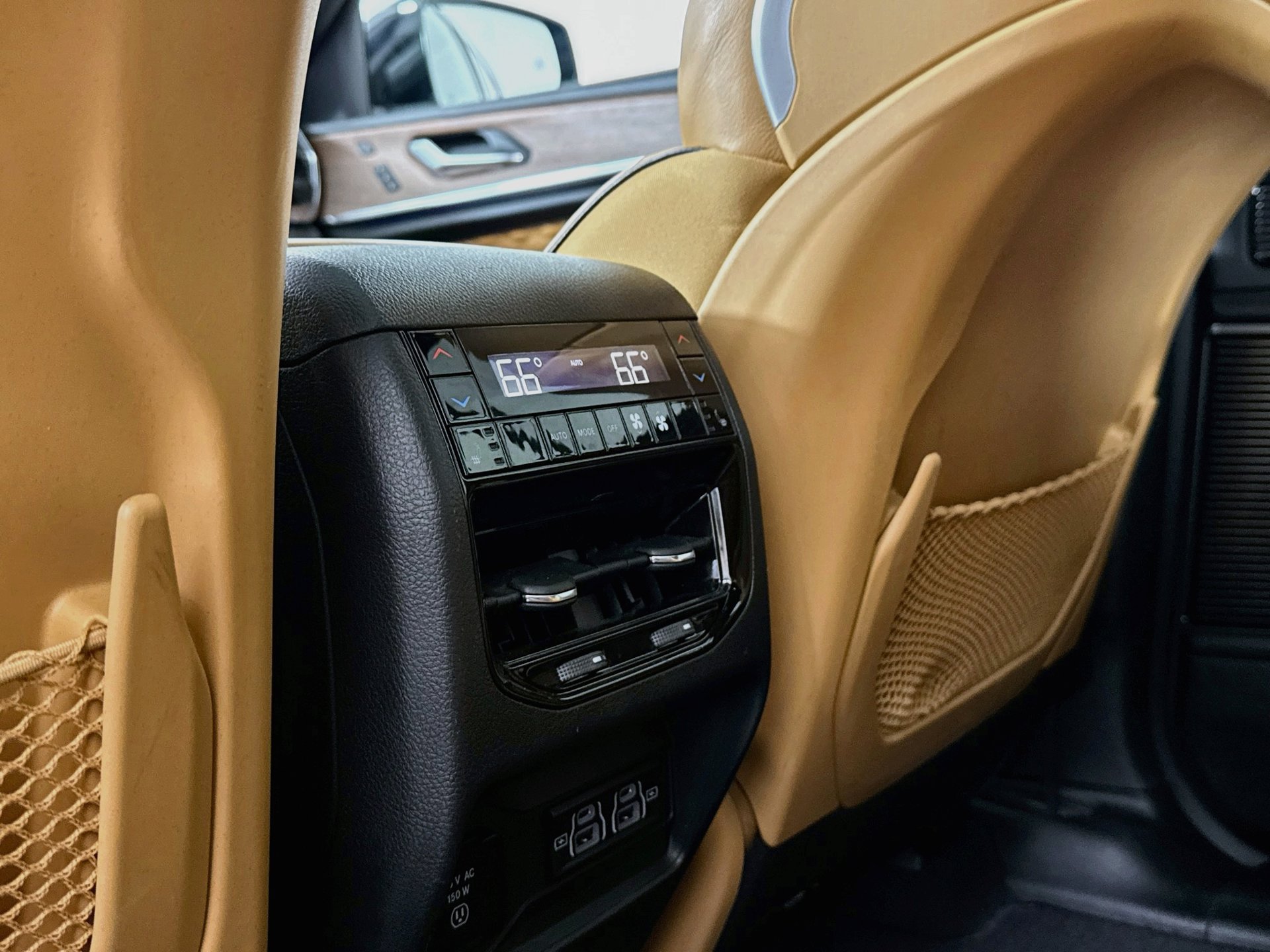 Used 2023 Jeep Grand Cherokee Summit w/ Luxury Tech Group V RWD image 28