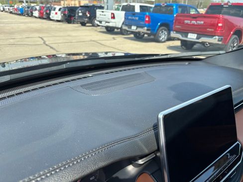 Used 2024 Jeep Compass Limited image 27