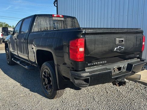 Used 2019 Chevrolet Silverado 2500 LTZ w/ Midnight Edition AWD/4WD image 3