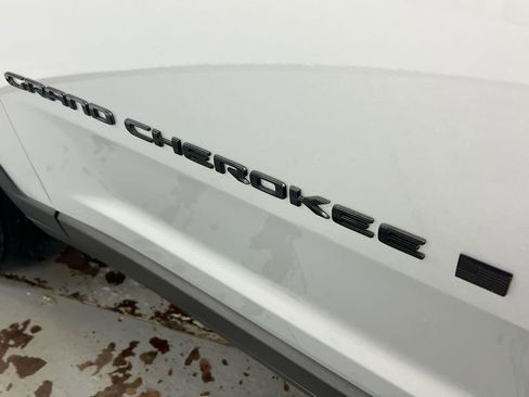 New 2025 Jeep Grand Cherokee Limited w/ Black Appearance Package image 27