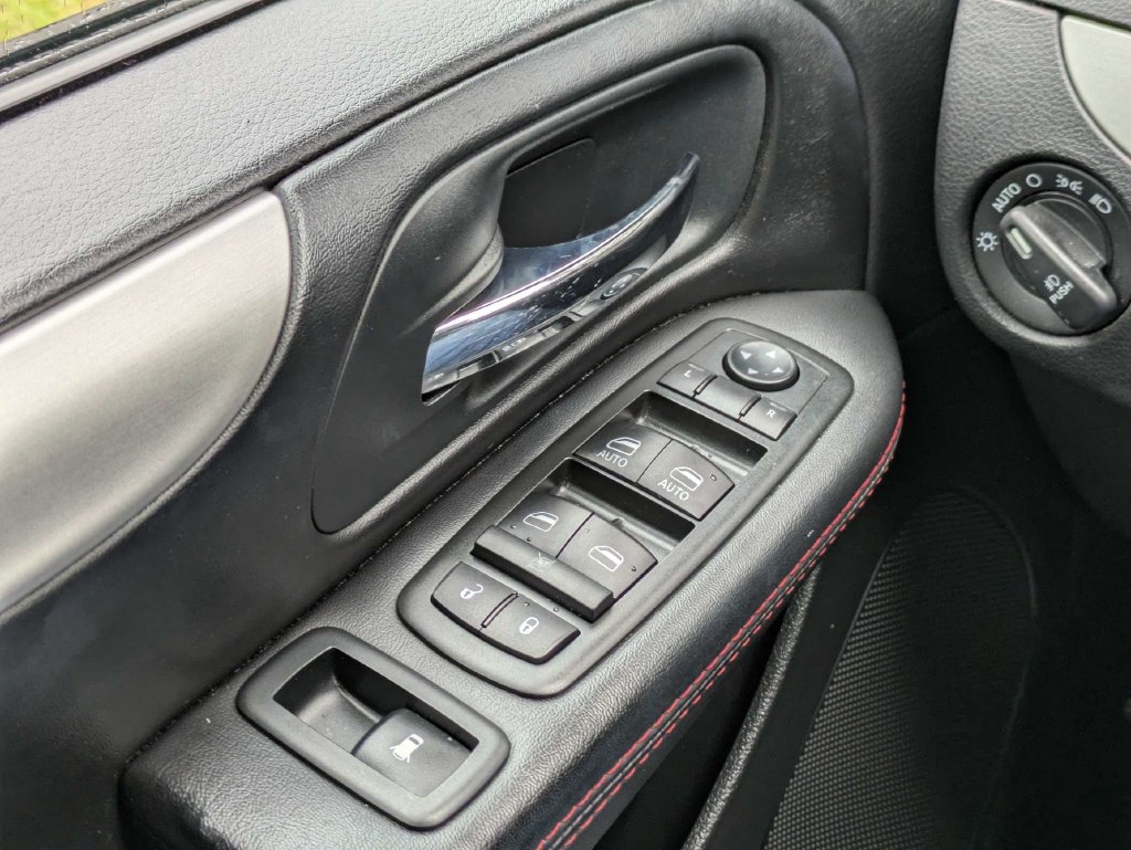 Used 2014 Dodge Grand Caravan R/T FWD image 22