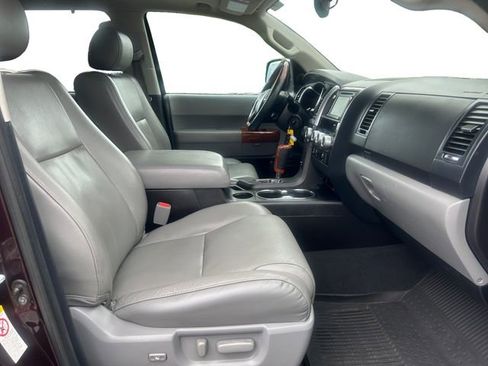 Used 2019 Toyota Sequoia Platinum AWD/4WD image 17