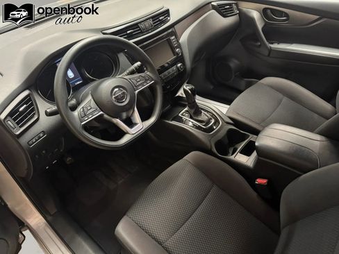 Used 2020 Nissan Rogue Sport S image 9