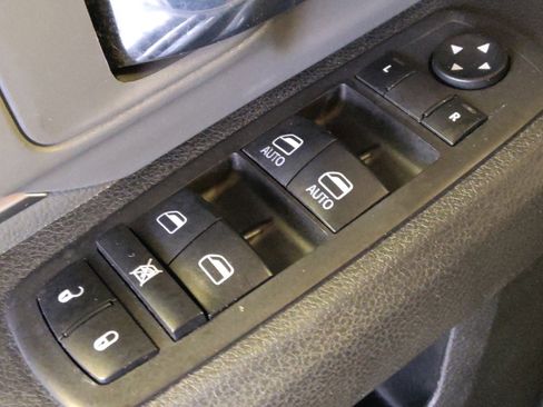 Used 2021 RAM 1500 Classic SLT RWD image 27