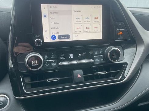 Used 2024 Toyota Highlander LE image 7