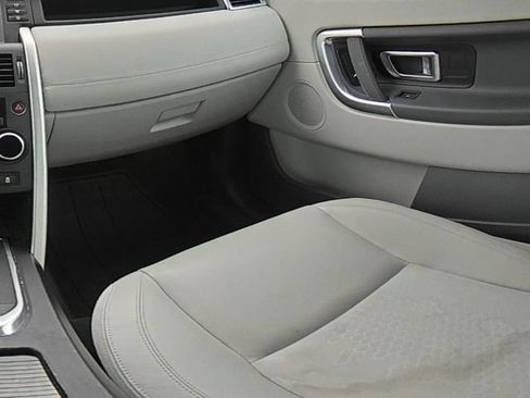Used 2017 Land Rover Discovery Sport SE AWD/4WD image 22