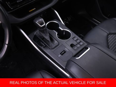 Used 2023 Toyota Highlander XSE FWD image 12