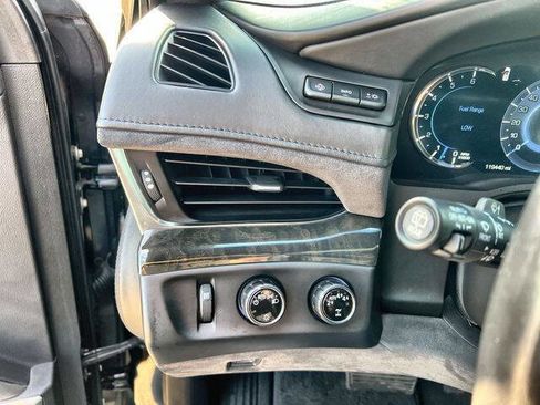 Used 2019 Cadillac Escalade Platinum AWD/4WD image 17
