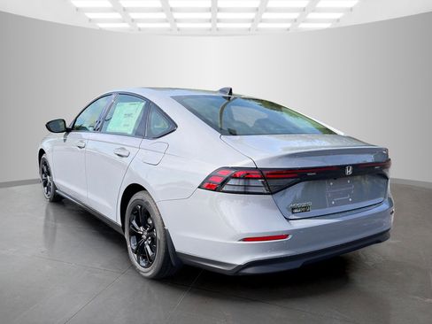New 2025 Honda Accord SE image 4