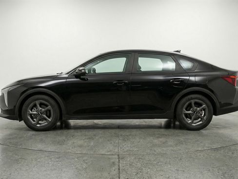 Used 2025 Kia K4 LXS image 5