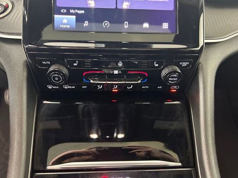 Used 2023 Jeep Grand Cherokee Altitude image 24