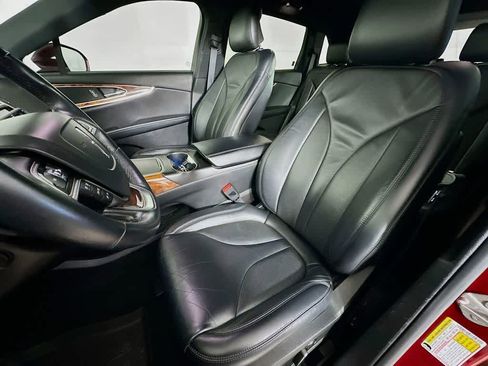 Used 2019 Lincoln Nautilus Select image 12