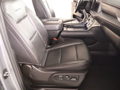 Used 2024 GMC Yukon Denali w/ Denali Reserve Package AWD/4WD image 15