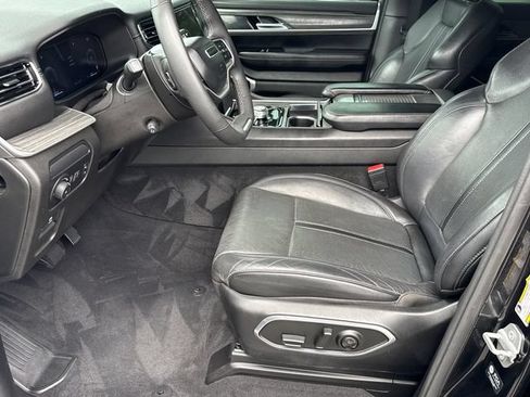 Used 2023 Jeep Wagoneer L Series II AWD/4WD image 9