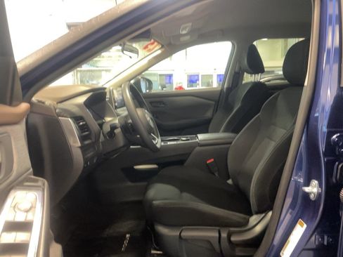 Used 2023 Nissan Rogue S image 19