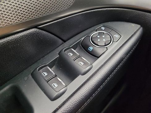 Used 2018 Ford Explorer XLT w/ Equipment Group 202A AWD/4WD image 27