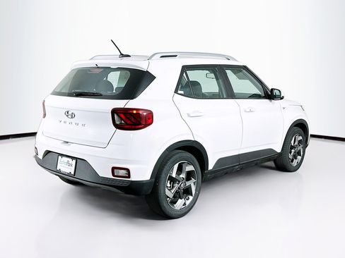 Used 2025 Hyundai Venue SEL FWD image 9