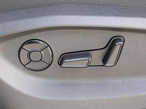 New 2026 Volkswagen Tiguan SE R-Line FWD image 21