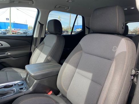 Used 2021 Chevrolet Traverse LT FWD image 10