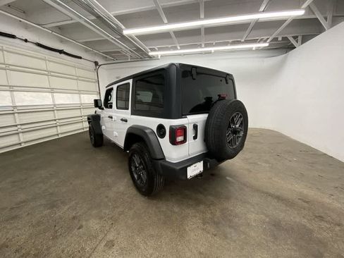 Used 2025 Jeep Wrangler Sport S AWD/4WD image 4