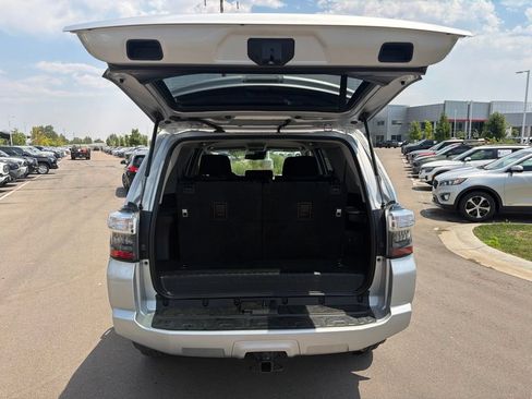 Used 2022 Toyota 4Runner SR5 AWD/4WD image 17