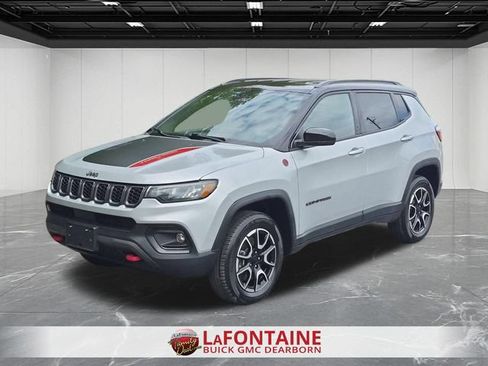 Used 2024 Jeep Compass Trailhawk AWD/4WD image 1