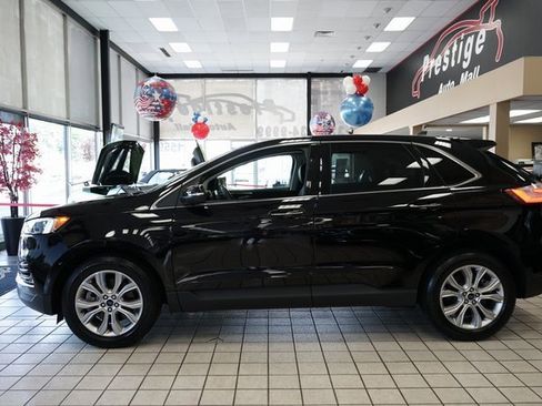 Used 2022 Ford Edge Titanium image 3