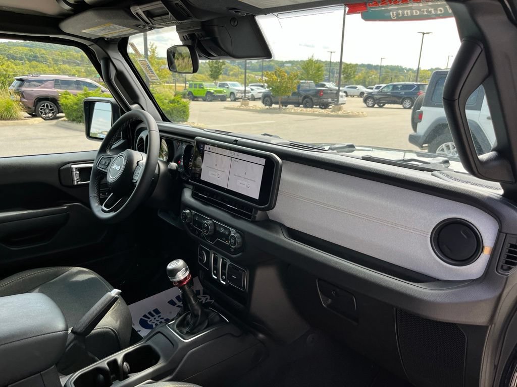 Used 2025 Jeep Wrangler Sport AWD/4WD image 20