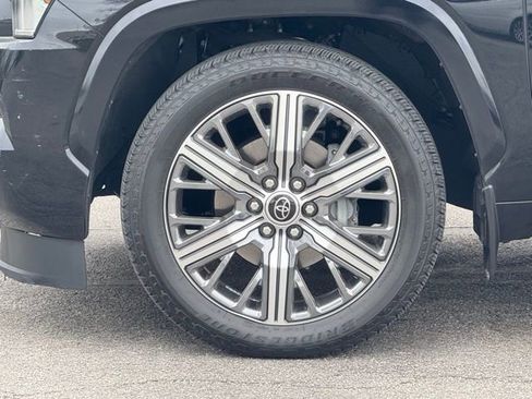 Used 2024 Toyota Sequoia Capstone image 3