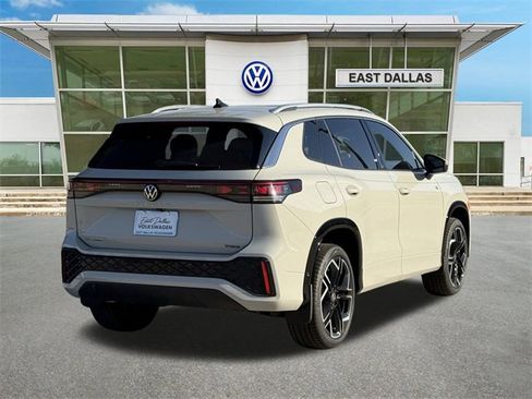 New 2026 Volkswagen Tiguan SEL R-Line image 3