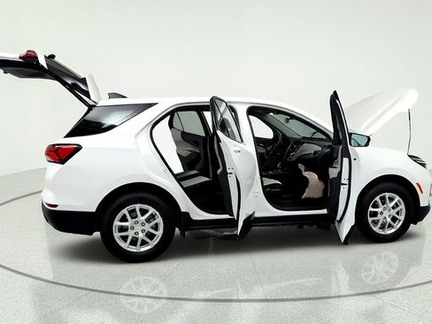 Used 2024 Chevrolet Equinox LS w/ Driver Confidence II Package FWD image 13