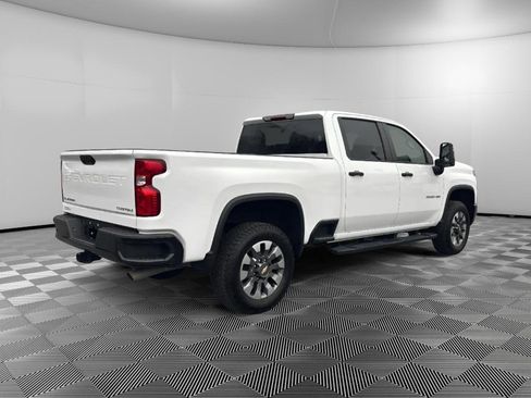 Used 2024 Chevrolet Silverado 2500 Custom w/ Custom Value Package image 4