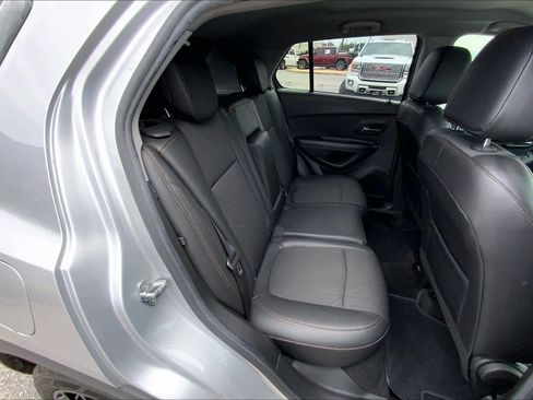 Used 2022 Chevrolet Trax LT w/ Driver Confidence Package image 18