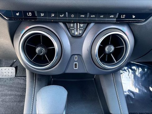 Used 2025 Chevrolet Blazer LT AWD/4WD image 31