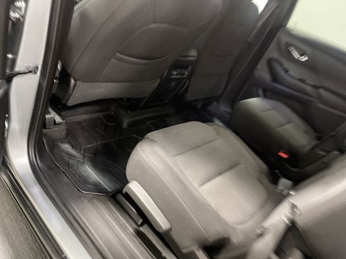 Used 2023 Chevrolet Traverse LT image 17