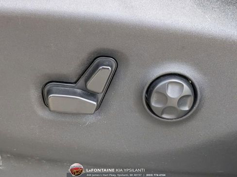 Used 2021 Chrysler Pacifica Limited AWD/4WD image 13