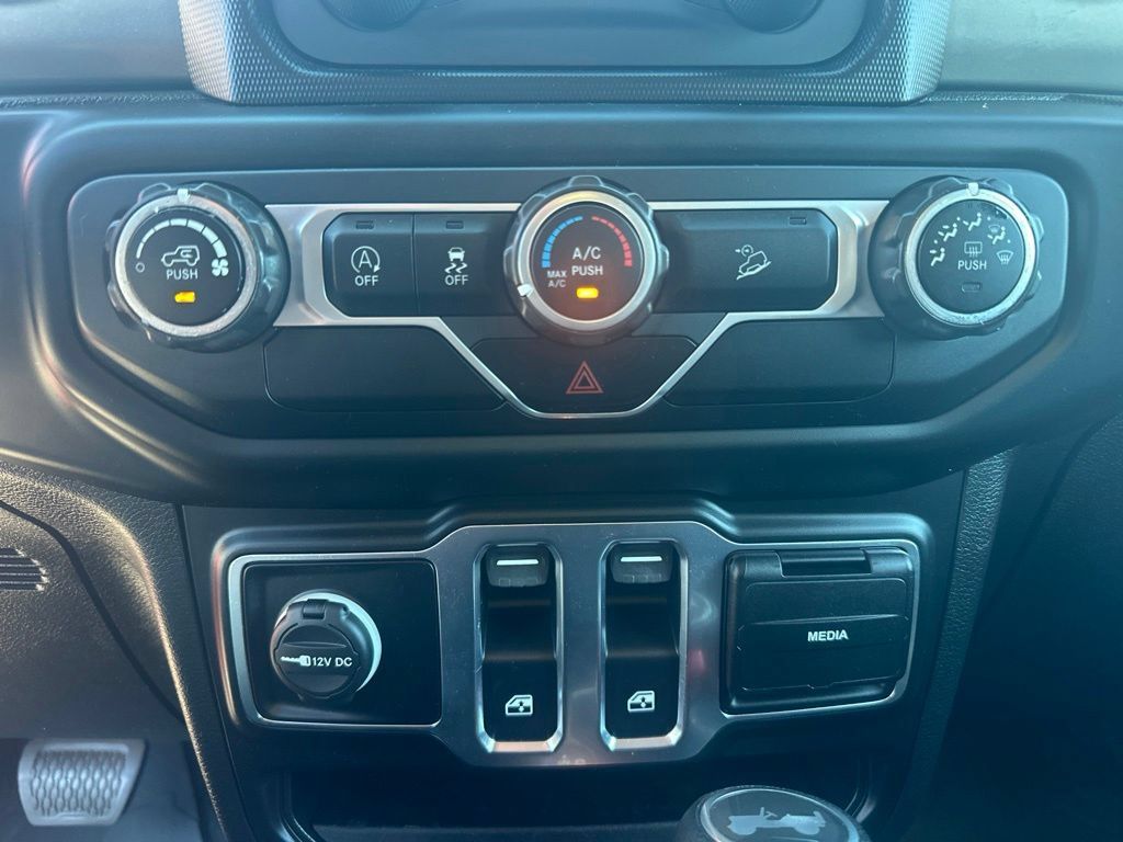 Used 2020 Jeep Wrangler Sport AWD/4WD image 19